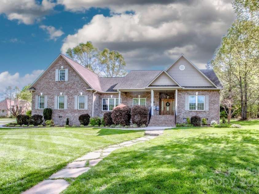 227 Donsdale Drive, Statesville, NC 28625.  MLS# CAR4244676, YatesRealty ID 13501. 