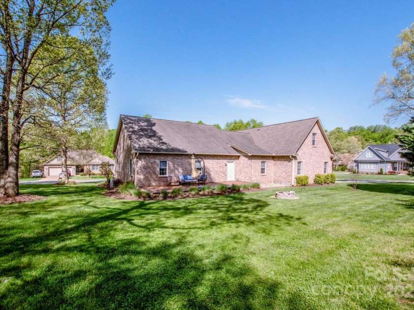 227 Donsdale Drive, Statesville, NC 28625.  MLS# CAR4244676, YatesRealty ID 13501. 