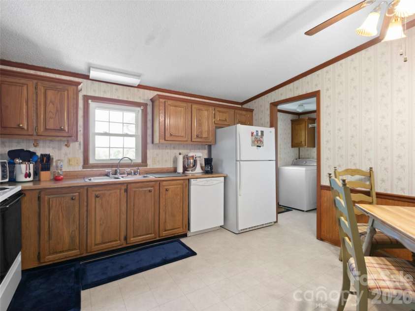 60 Dix Creek Chapel Road, Asheville, NC 28806.  MLS# CAR4369677, YatesRealty ID 13501. Kitchen