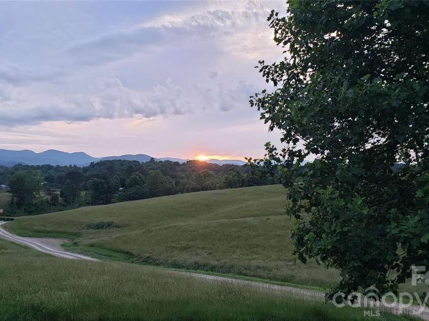 60 Dix Creek Chapel Road, Asheville, NC 28806.  MLS# CAR4369677, YatesRealty ID 13501. Sunset View