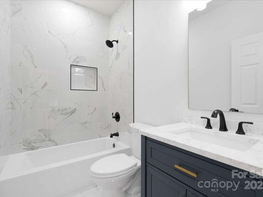 252 7th Street, Hickory, NC 28602.  MLS# CAR4290549, YatesRealty ID 13502. 