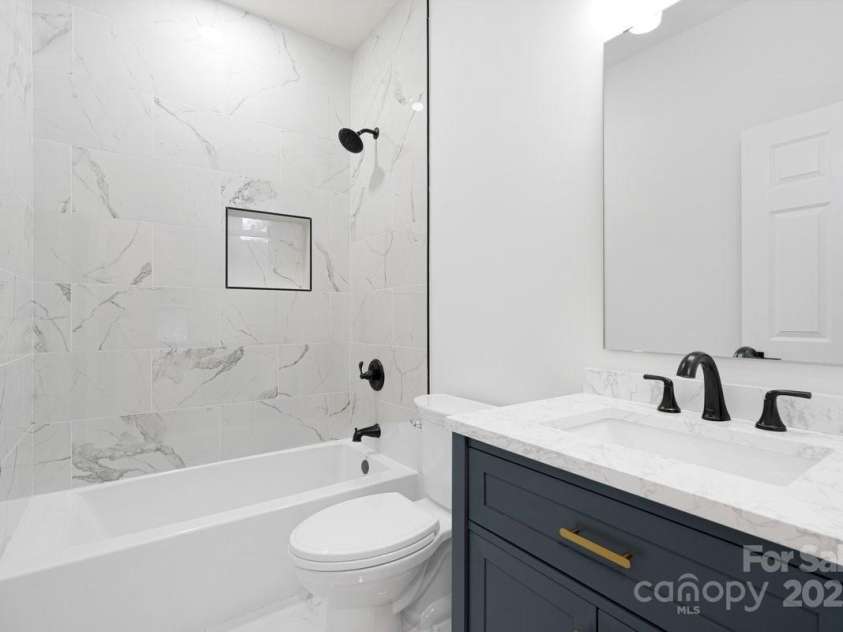 252 7th Street, Hickory, NC 28602.  MLS# CAR4290549, YatesRealty ID 13502. 