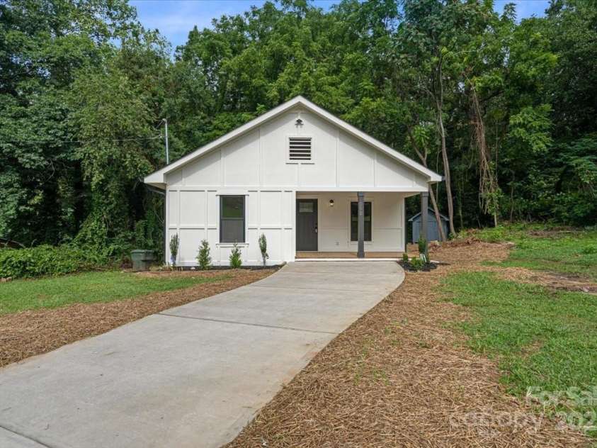 252 7th Street, Hickory, NC 28602.  MLS# CAR4290549, YatesRealty ID 13502. 