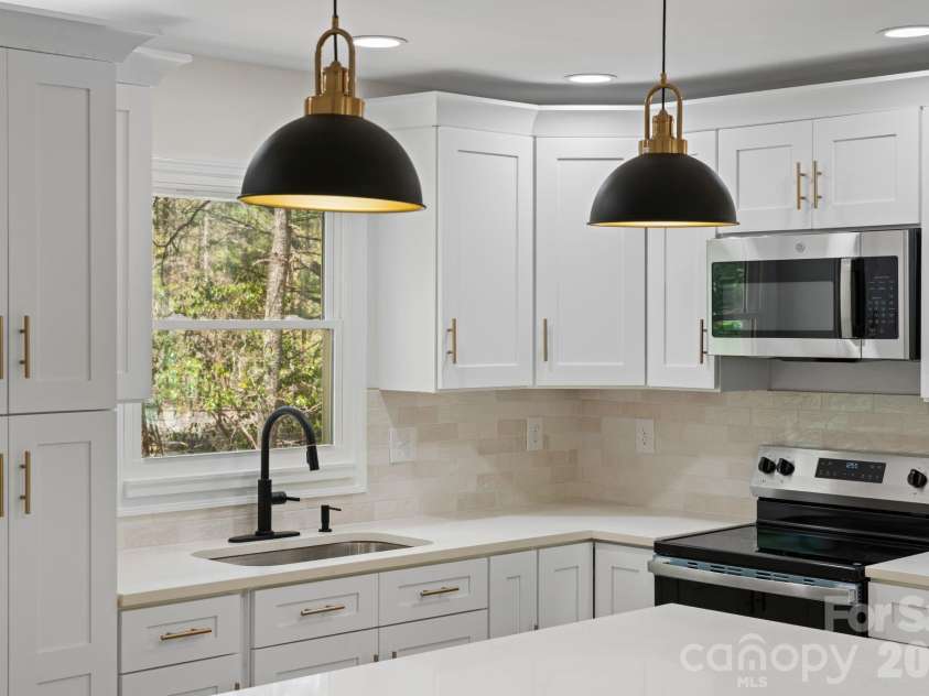 1263 See Off Mountain Road, Brevard, NC 28712.  MLS# CAR4365935, YatesRealty ID 13503. 