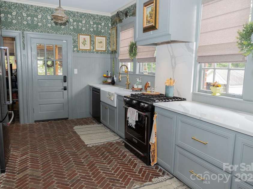 324 5th Street, Albemarle, NC 28001.  MLS# CAR4257848, YatesRealty ID 13503. Kitchen w/ walk-in pantry