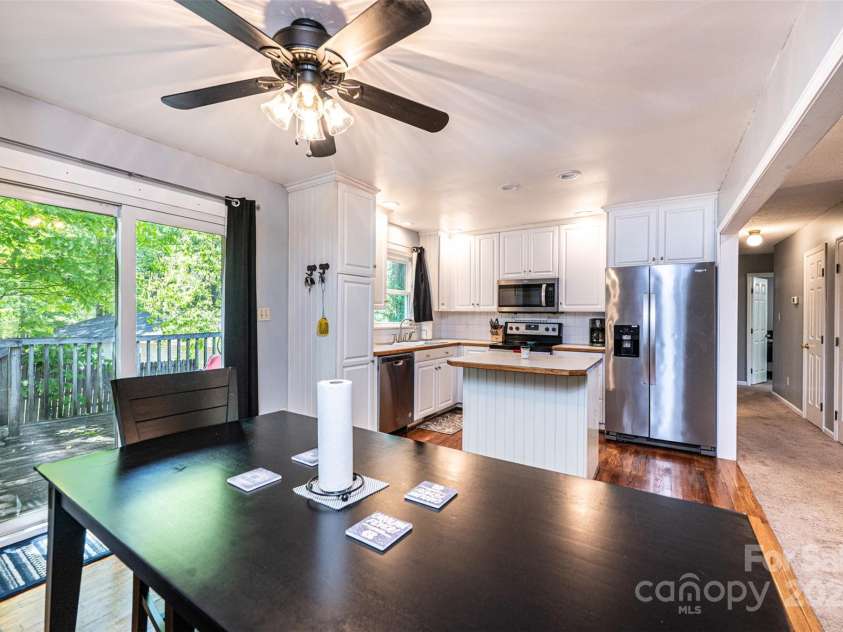 1018 Autumn Lane, Hickory, NC 28602.  MLS# CAR4252503, YatesRealty ID 13504. 