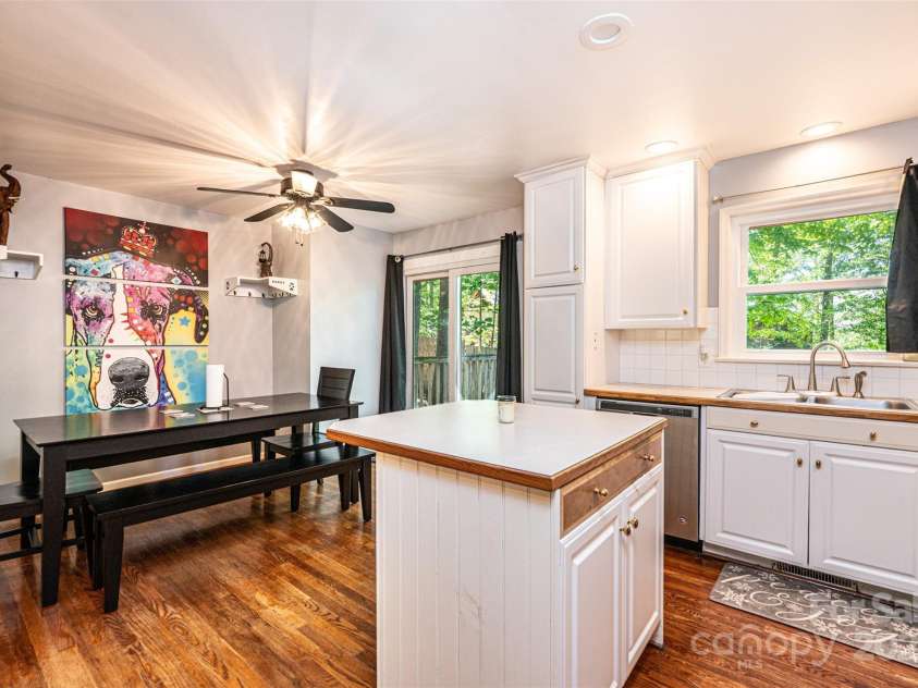 1018 Autumn Lane, Hickory, NC 28602.  MLS# CAR4252503, YatesRealty ID 13504. 