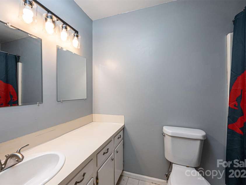 1018 Autumn Lane, Hickory, NC 28602.  MLS# CAR4252503, YatesRealty ID 13504. 