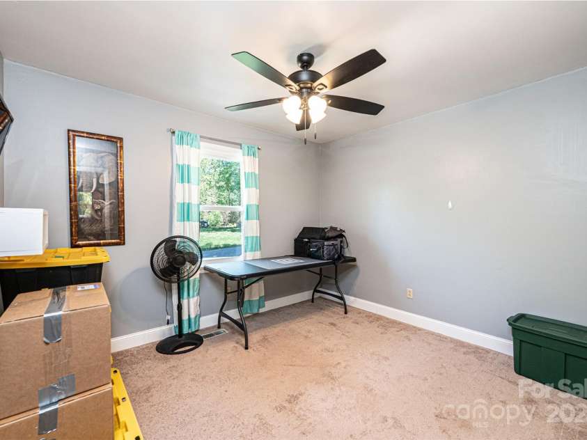 1018 Autumn Lane, Hickory, NC 28602.  MLS# CAR4252503, YatesRealty ID 13504. 