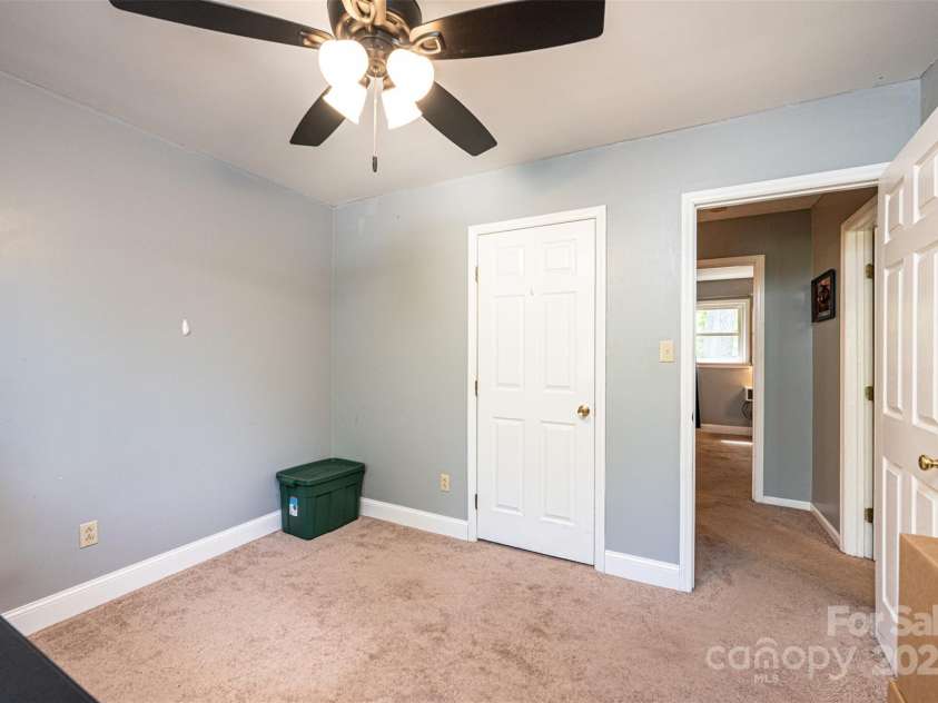 1018 Autumn Lane, Hickory, NC 28602.  MLS# CAR4252503, YatesRealty ID 13504. 