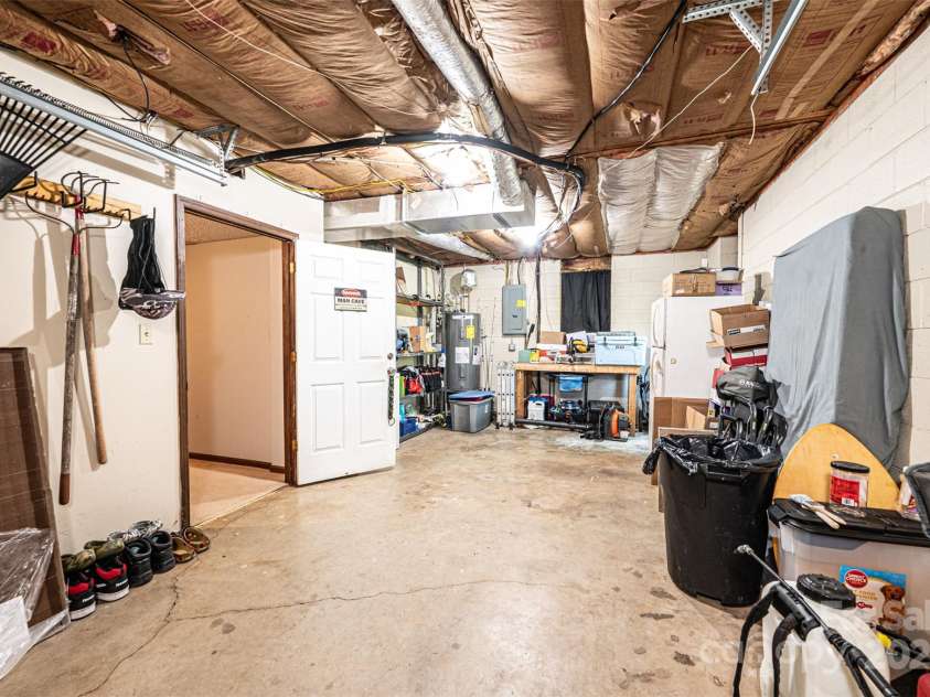 1018 Autumn Lane, Hickory, NC 28602.  MLS# CAR4252503, YatesRealty ID 13504. 