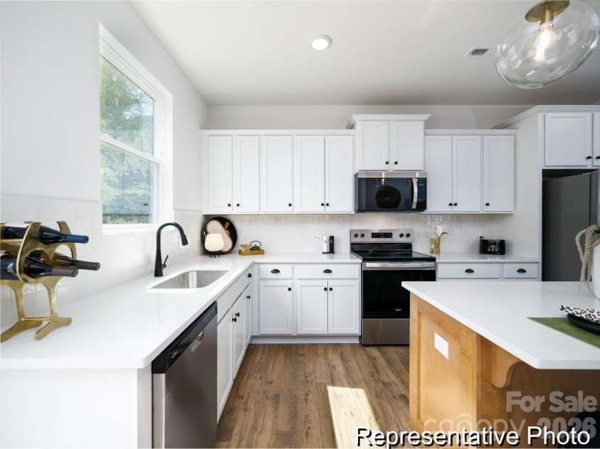 11805 Avocet Street, Charlotte, NC 28215.  MLS# CAR4371772, YatesRealty ID 13504. 