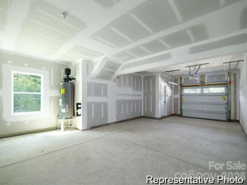 11805 Avocet Street, Charlotte, NC 28215.  MLS# CAR4371772, YatesRealty ID 13504. Oversized Tandem Garage