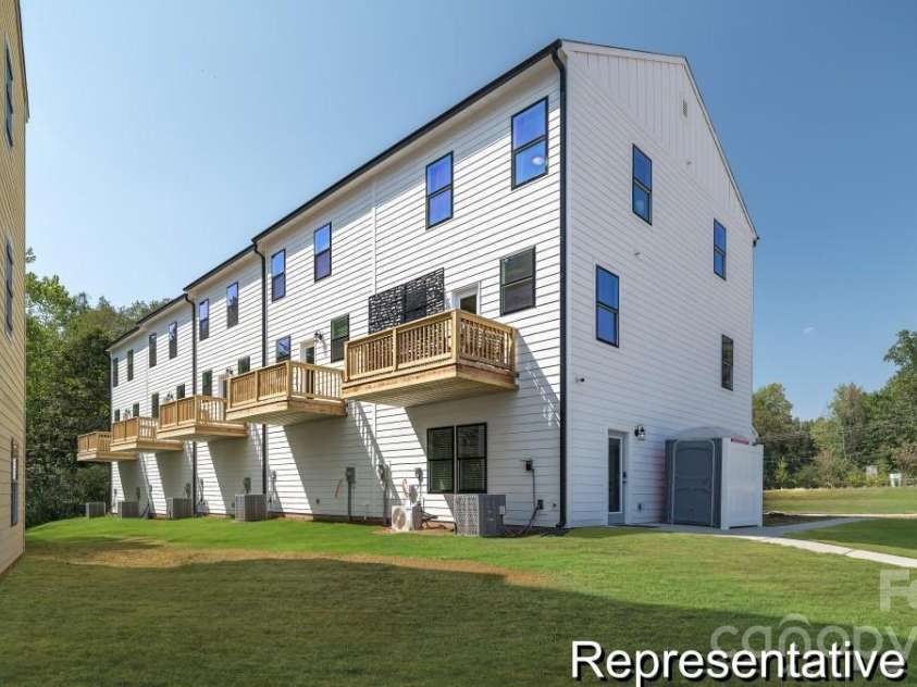 11805 Avocet Street, Charlotte, NC 28215.  MLS# CAR4371772, YatesRealty ID 13504. Oversized Tandem Garage