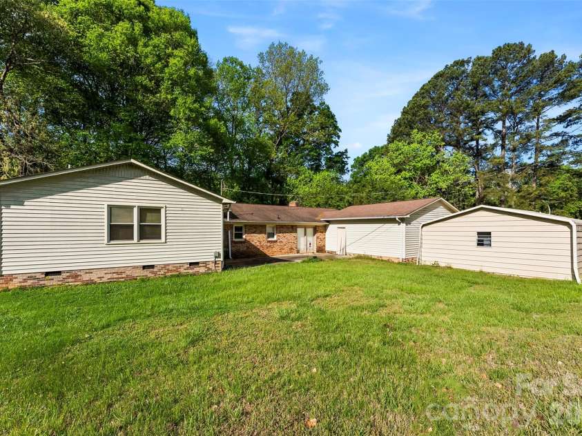 823 Carson Road, Gastonia, NC 28052.  MLS# CAR4371619, YatesRealty ID 13505. 