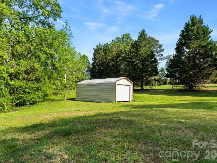 823 Carson Road, Gastonia, NC 28052.  MLS# CAR4371619, YatesRealty ID 13505. 