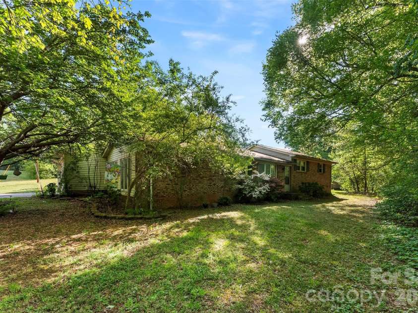 823 Carson Road, Gastonia, NC 28052.  MLS# CAR4371619, YatesRealty ID 13505. 