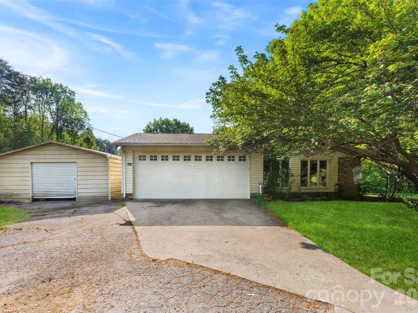 823 Carson Road, Gastonia, NC 28052.  MLS# CAR4371619, YatesRealty ID 13505. 