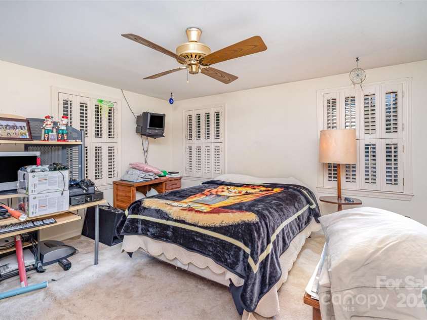 104 Linden Street, Morganton, NC 28655.  MLS# CAR4253561, YatesRealty ID 13506. 