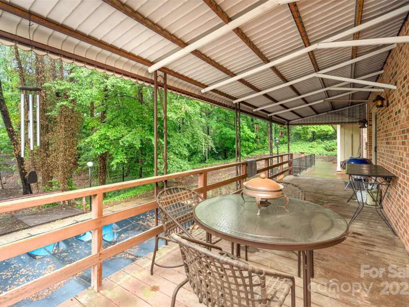 104 Linden Street, Morganton, NC 28655.  MLS# CAR4253561, YatesRealty ID 13506. 