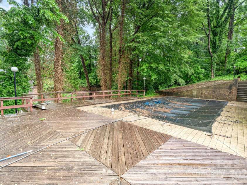 104 Linden Street, Morganton, NC 28655.  MLS# CAR4253561, YatesRealty ID 13506. 