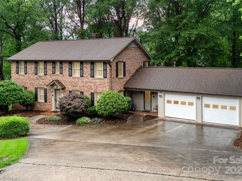 104 Linden Street, Morganton, NC 28655.  MLS# CAR4253561, YatesRealty ID 13506. 