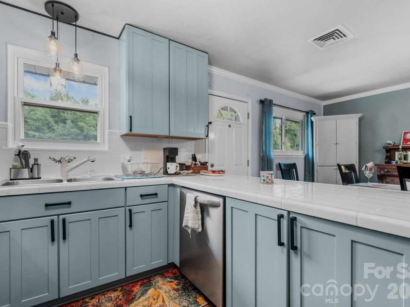 263 Fairway Lane, Spruce Pine, NC 28777.  MLS# CAR4410976, YatesRealty ID 13507. 