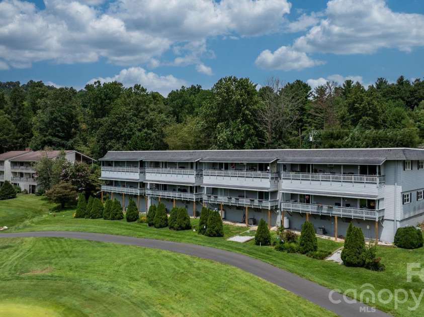 263 Fairway Lane, Spruce Pine, NC 28777.  MLS# CAR4410976, YatesRealty ID 13507. 