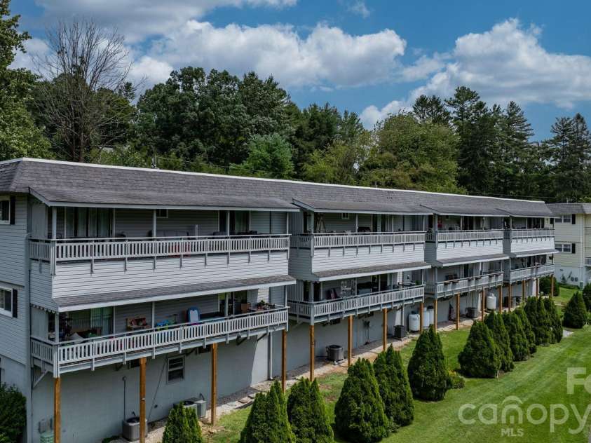 263 Fairway Lane, Spruce Pine, NC 28777.  MLS# CAR4410976, YatesRealty ID 13507. 