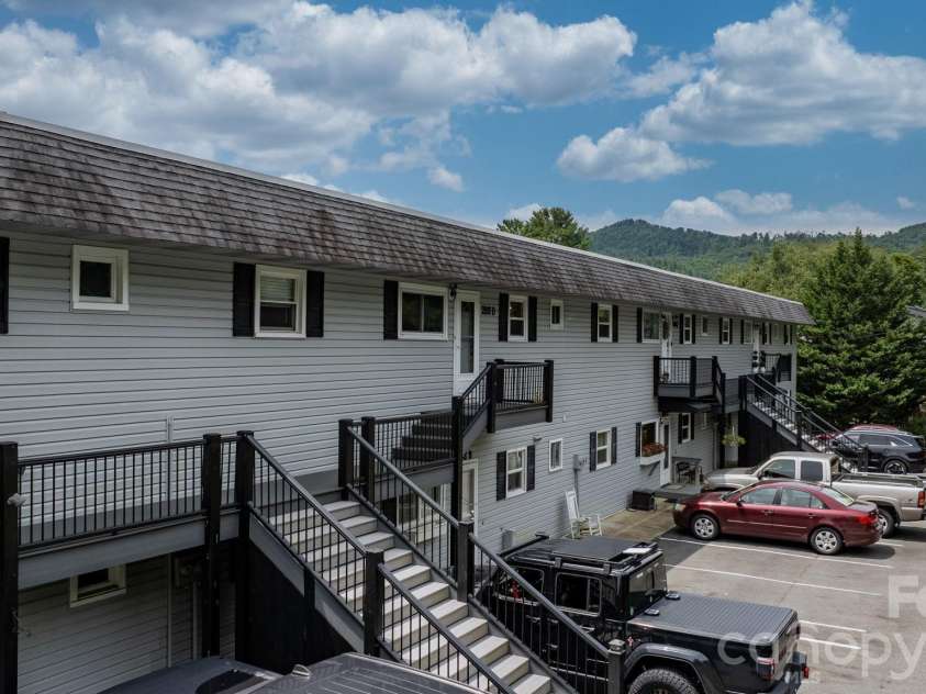 263 Fairway Lane, Spruce Pine, NC 28777.  MLS# CAR4410976, YatesRealty ID 13507. 