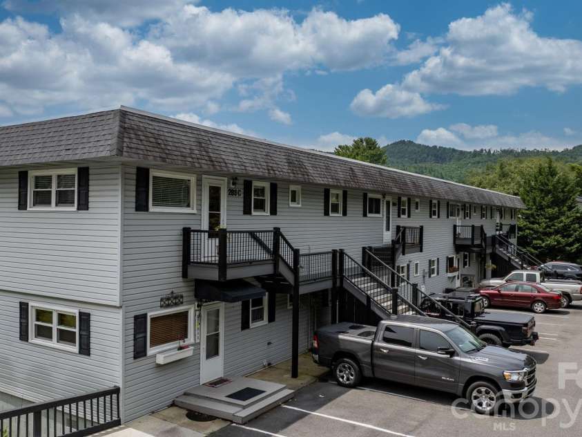 263 Fairway Lane, Spruce Pine, NC 28777.  MLS# CAR4410976, YatesRealty ID 13507. 