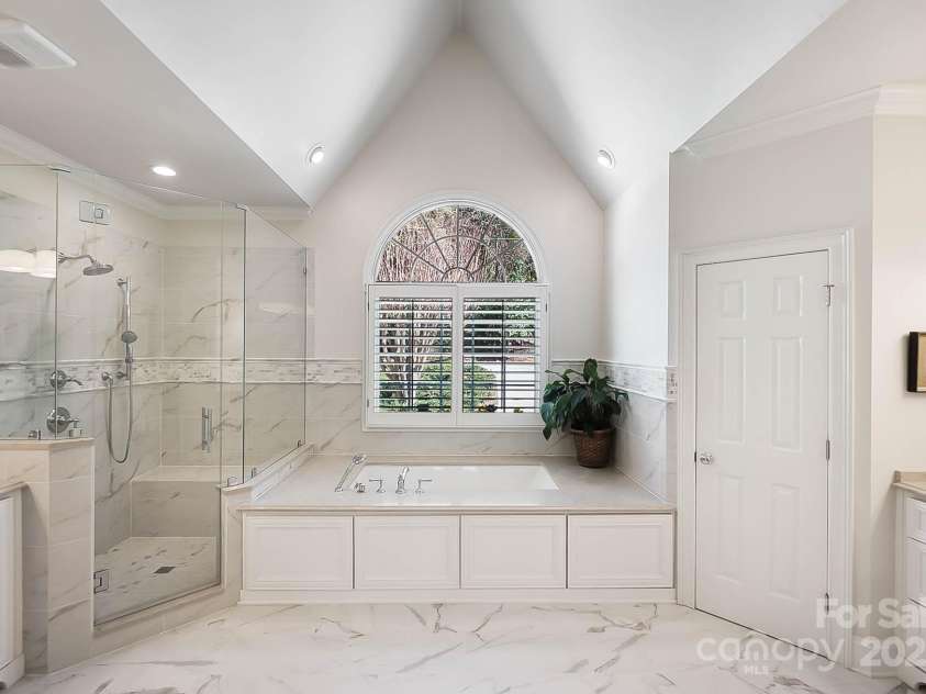 6403 Amos Smith Road, Charlotte, NC 28214.  MLS# CAR4233233, YatesRealty ID 13507. Vaulted primary bath with dual vanities, jetted tub, and large walk-in shower