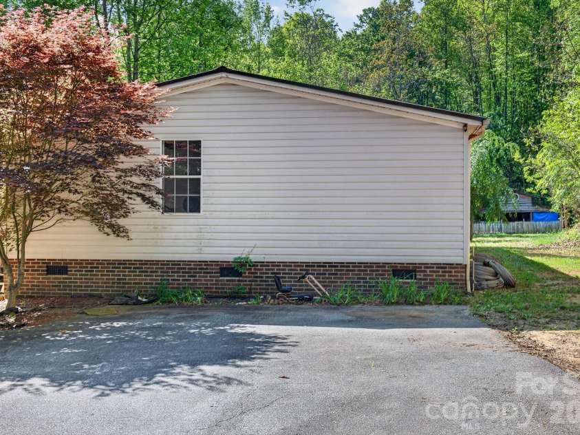 2324 Alfred Hartley Road, Lenoir, NC 28645.  MLS# CAR4371662, YatesRealty ID 13508. 