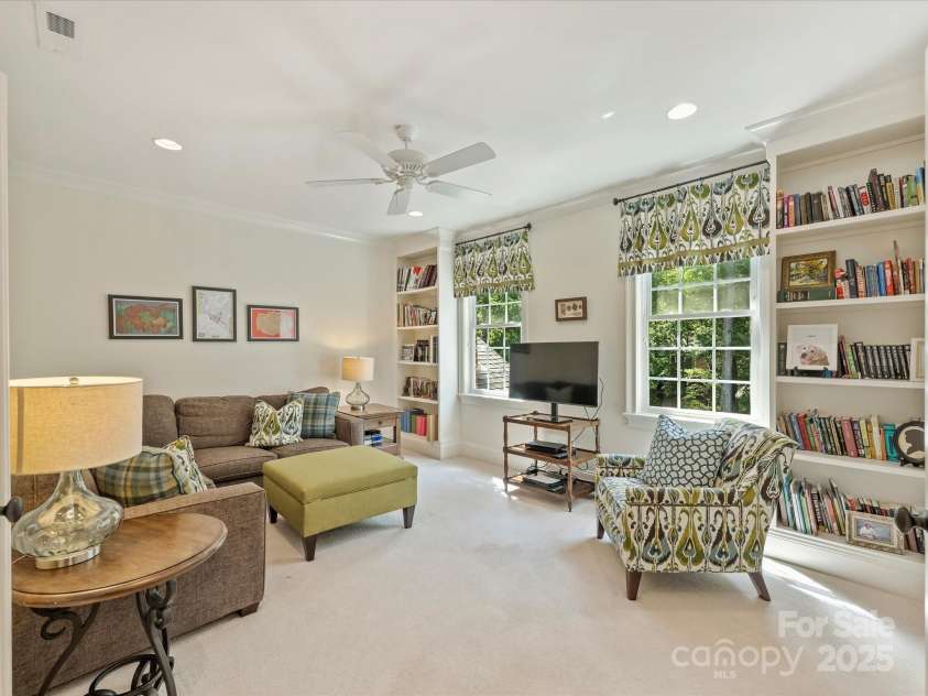 2129 Halford Place, Charlotte, NC 28211.  MLS# CAR4254721, YatesRealty ID 13509. Bonus Room