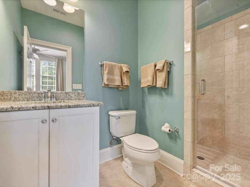 2129 Halford Place, Charlotte, NC 28211.  MLS# CAR4254721, YatesRealty ID 13509. Full Bath
