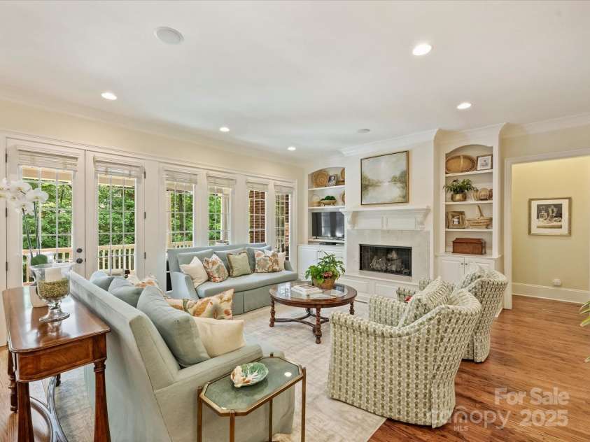 2129 Halford Place, Charlotte, NC 28211.  MLS# CAR4254721, YatesRealty ID 13509. Great Room