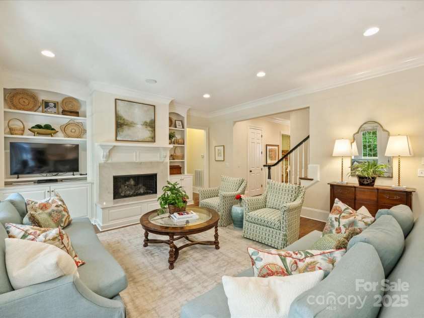 2129 Halford Place, Charlotte, NC 28211.  MLS# CAR4254721, YatesRealty ID 13509. Great Room