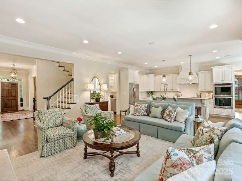 2129 Halford Place, Charlotte, NC 28211.  MLS# CAR4254721, YatesRealty ID 13509. Great Room
