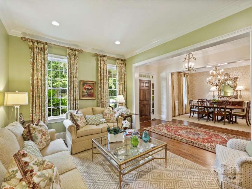 2129 Halford Place, Charlotte, NC 28211.  MLS# CAR4254721, YatesRealty ID 13509. Living Room
