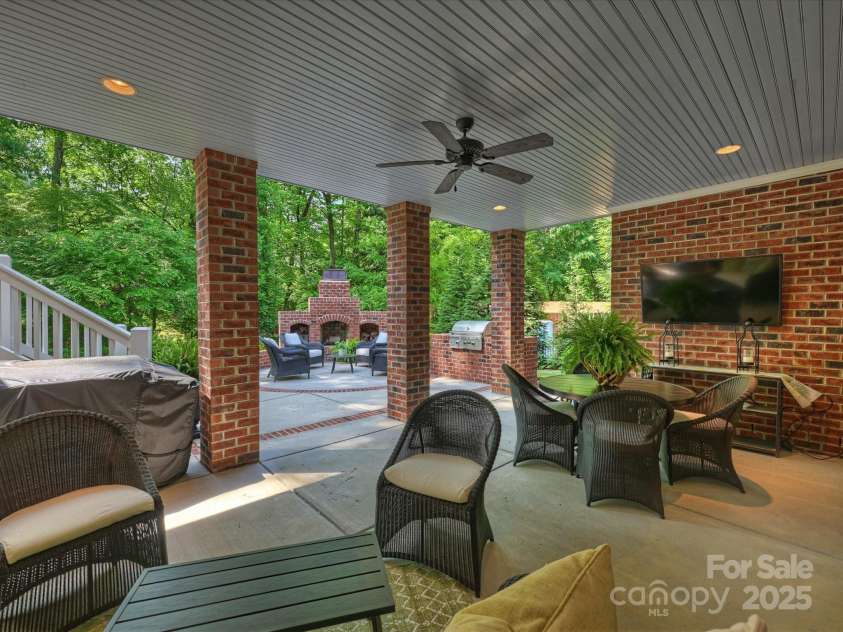 2129 Halford Place, Charlotte, NC 28211.  MLS# CAR4254721, YatesRealty ID 13509. Lower Covered Terrace