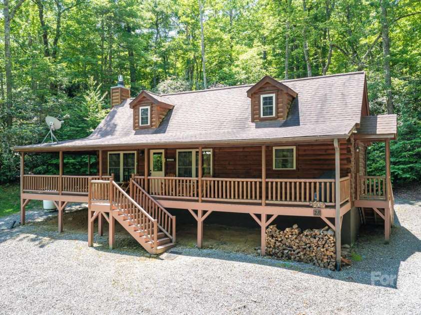 28 Upper Ridge Road, Black Mountain, NC 28711.  MLS# CAR4274380, YatesRealty ID 1351. 26 Upper Ridge 