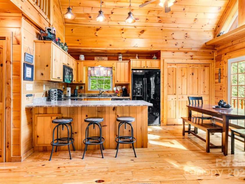 28 Upper Ridge Road, Black Mountain, NC 28711.  MLS# CAR4274380, YatesRealty ID 1351. Open concept kitchen and dining at 28 Upper Ridge