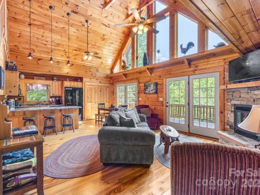 28 Upper Ridge Road, Black Mountain, NC 28711.  MLS# CAR4274380, YatesRealty ID 1351. Vaulted ceilings and fireplace at 28 Upper Ridge