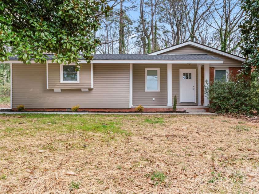 5329 Southampton Road, Charlotte, NC 28217.  MLS# CAR4228075, YatesRealty ID 1351. 