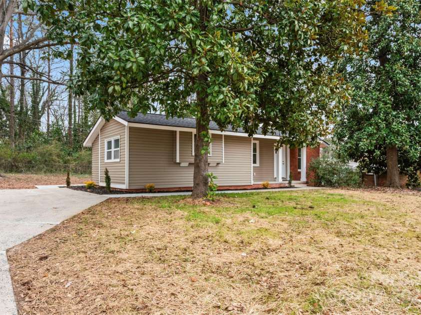5329 Southampton Road, Charlotte, NC 28217.  MLS# CAR4228075, YatesRealty ID 1351. 