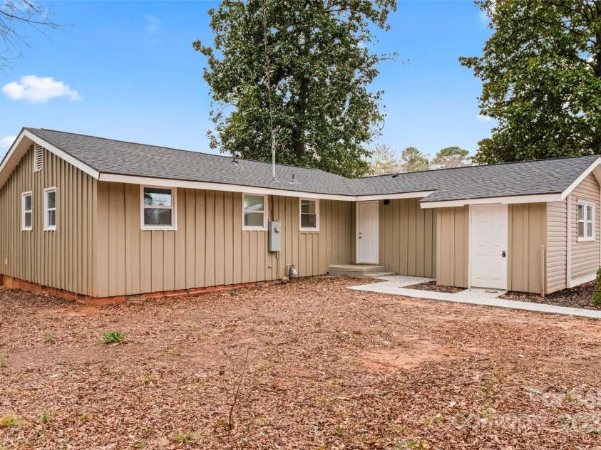 5329 Southampton Road, Charlotte, NC 28217.  MLS# CAR4228075, YatesRealty ID 1351. 