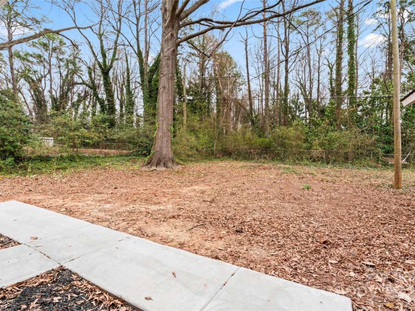 5329 Southampton Road, Charlotte, NC 28217.  MLS# CAR4228075, YatesRealty ID 1351. 