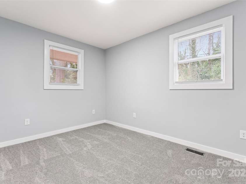 5329 Southampton Road, Charlotte, NC 28217.  MLS# CAR4228075, YatesRealty ID 1351. 