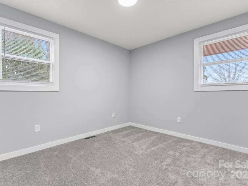 5329 Southampton Road, Charlotte, NC 28217.  MLS# CAR4228075, YatesRealty ID 1351. 