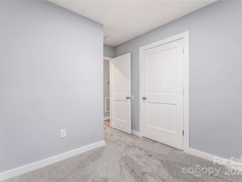 5329 Southampton Road, Charlotte, NC 28217.  MLS# CAR4228075, YatesRealty ID 1351. 